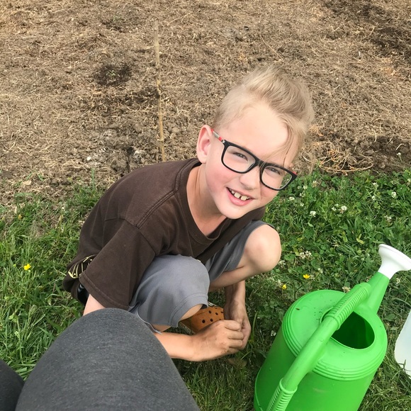 Meet your Poshers, Bobbie and Jesse - Picture 5 of 8